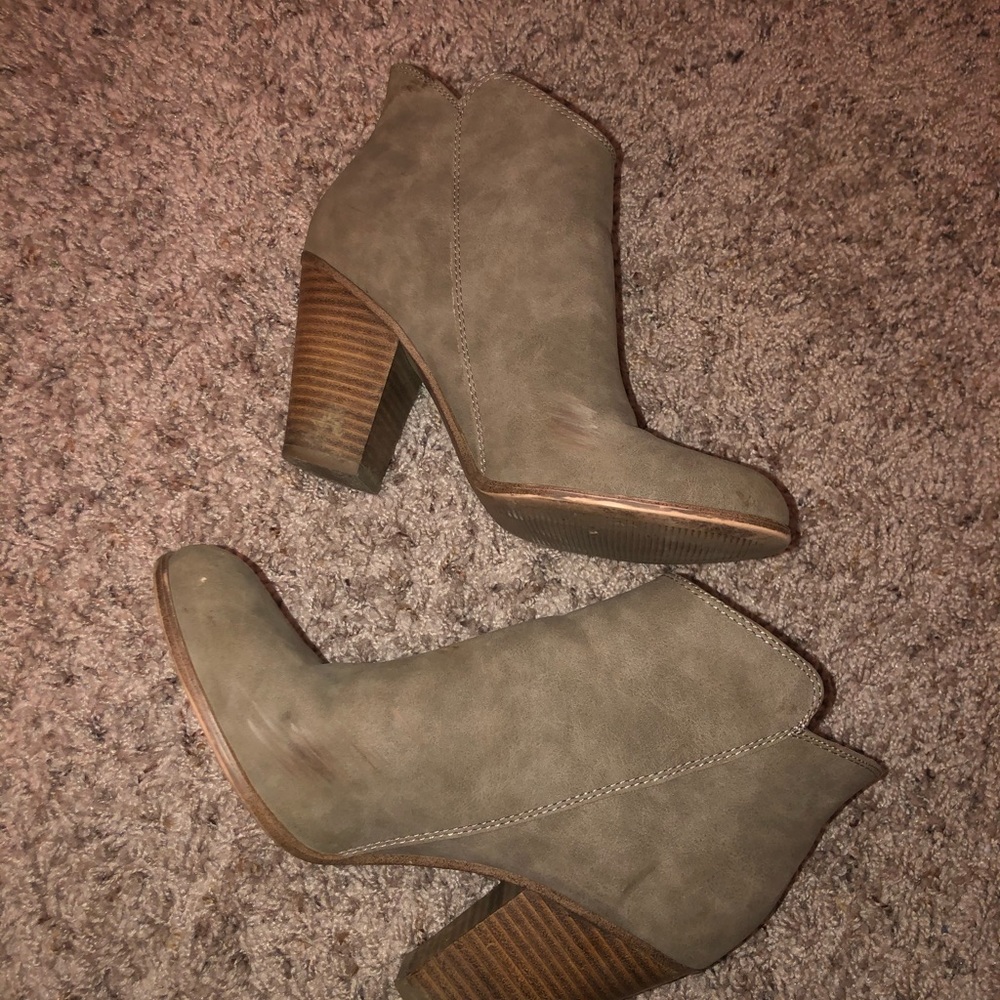 Tan Boot - Picture 3 of 3